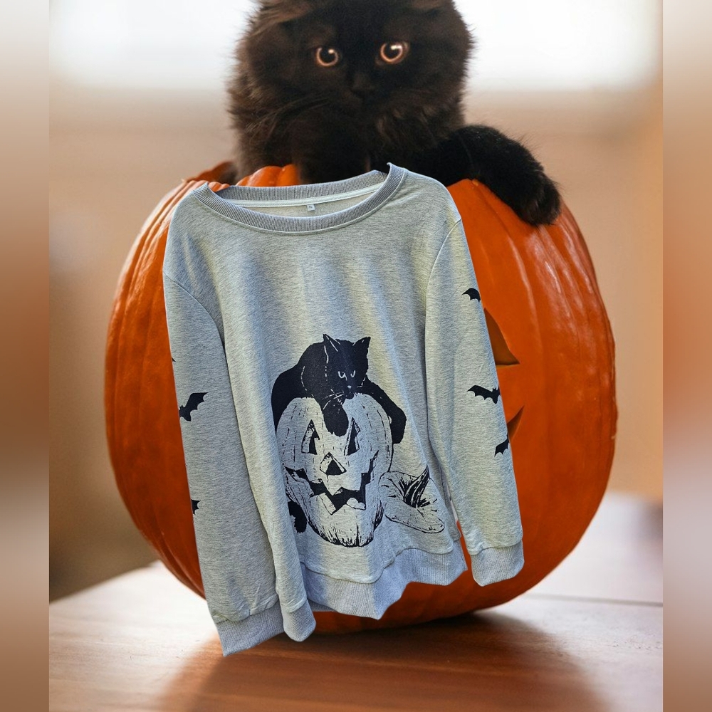 Nwot Grey and Black Cat Sweatshirt with  Pumpkins & Bats
